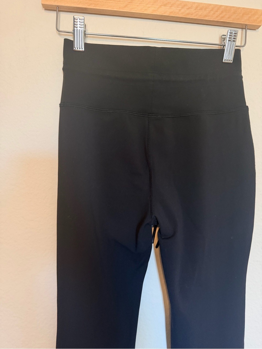 Vuori Daily Split Flare Pants in classic Black size small - Picture 8 of 9